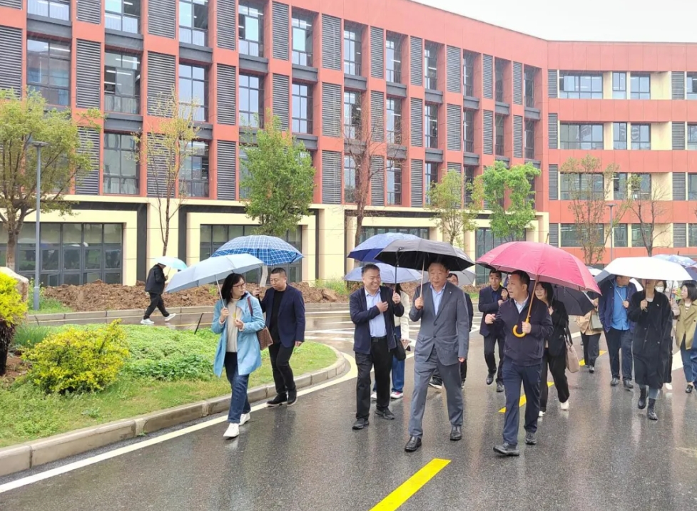 春雨瀟瀟催奮進(jìn)，不負(fù)韶光赴新程